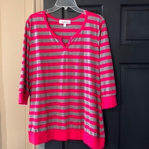 Gently used top. Stretchy light material